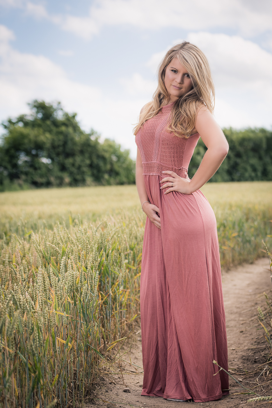 Birte im Kornfeld 01