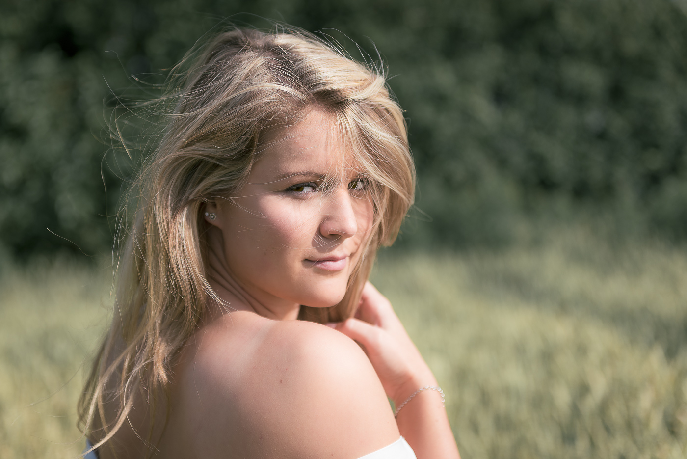 Birte im Kornfeld 09